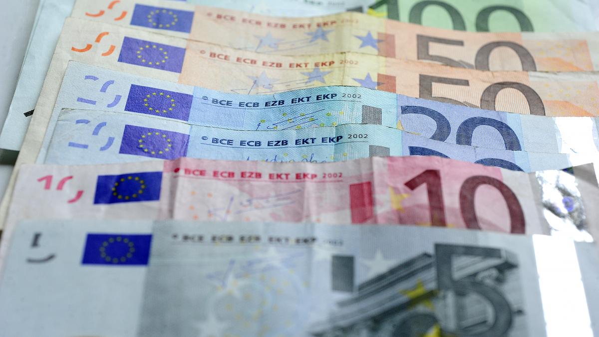 euro a ajuns la cel mai ridicat nivel fata de dolarul american din ultimii patru ani care este motivul