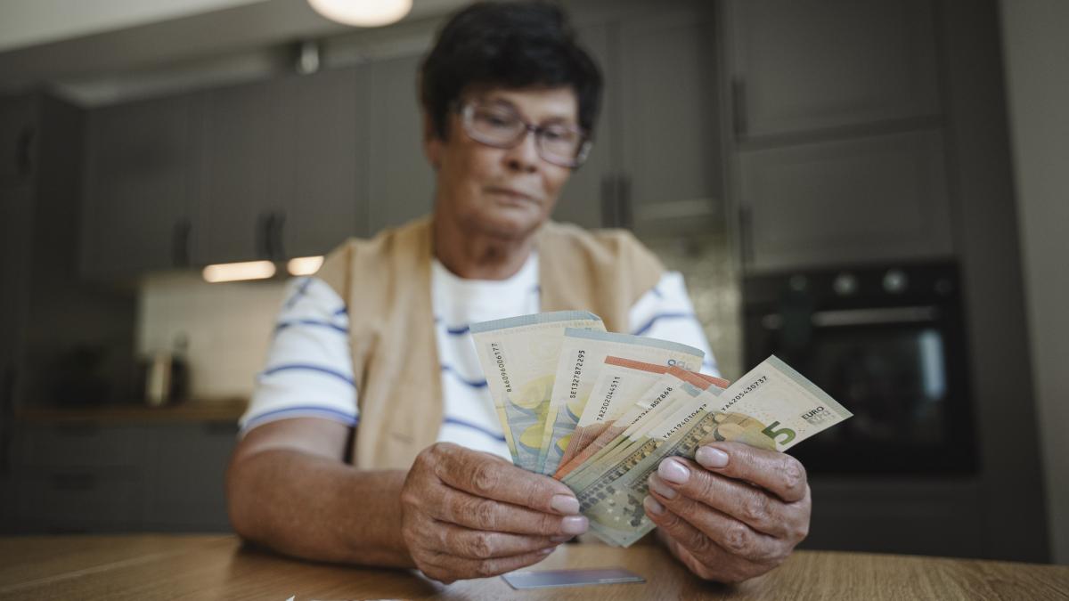 jumatate dintre bulgari nu vor sa treaca la moneda euro de ce sunt oamenii ingrijorati vom fi intr o situatie si mai rea