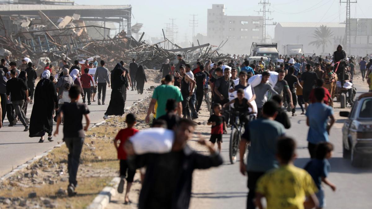 scene de groaza in gaza israelul a atacat din nou oamenii care mergeau spre centrele de ajutoare sunt cel putin 31 de morti