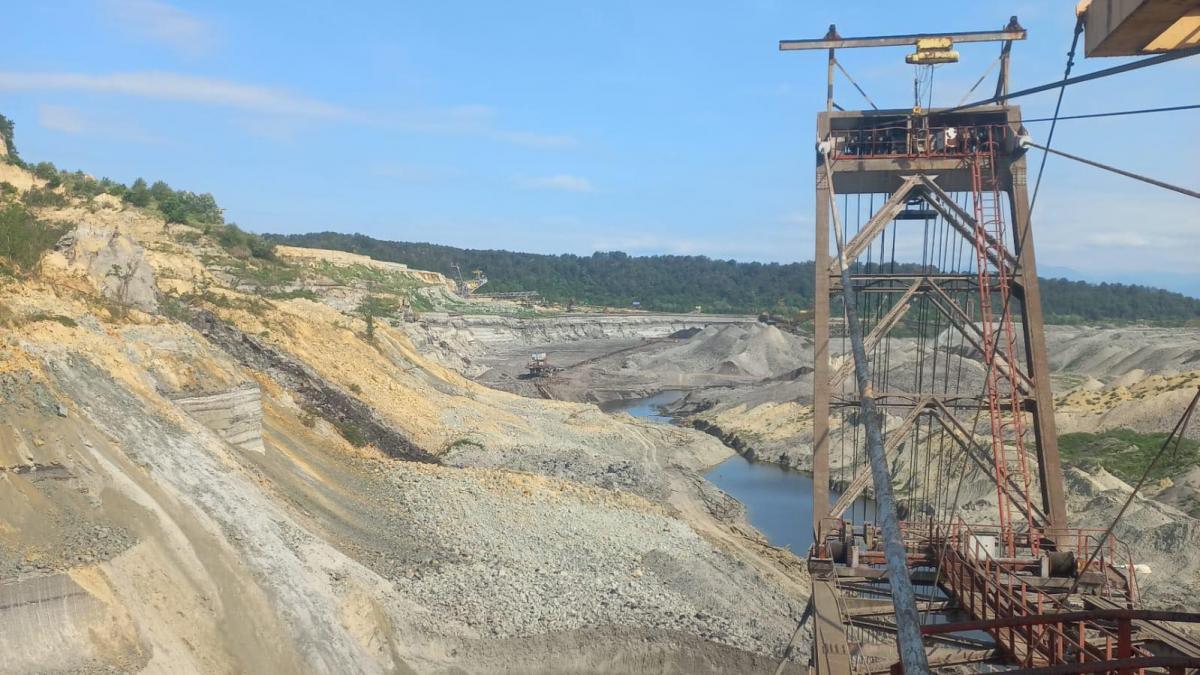 interventie de urgenta la rovinari dupa ce o alunecare de teren a ingropat o banda de transport pentru carbune