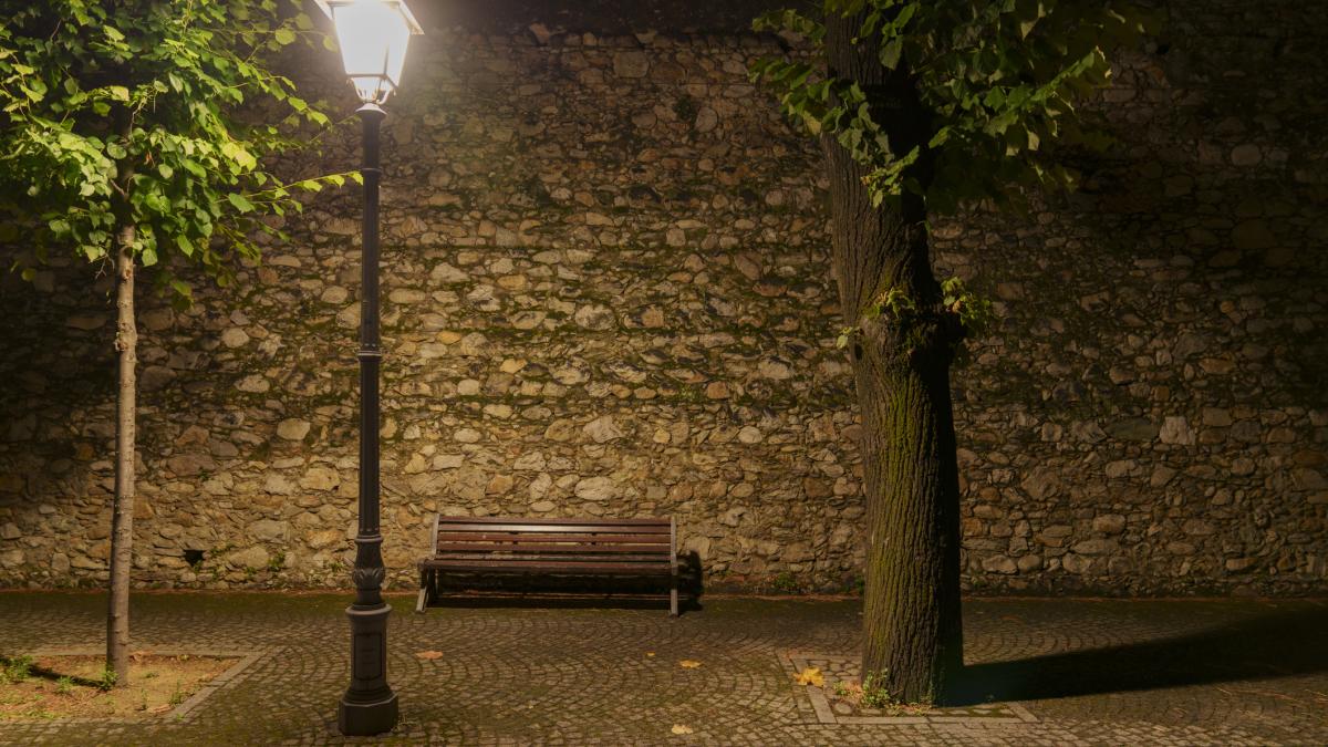 intr un orasel din italia nu vei mai avea voie sa stai pe banca noaptea amenzile ajung la 500 e