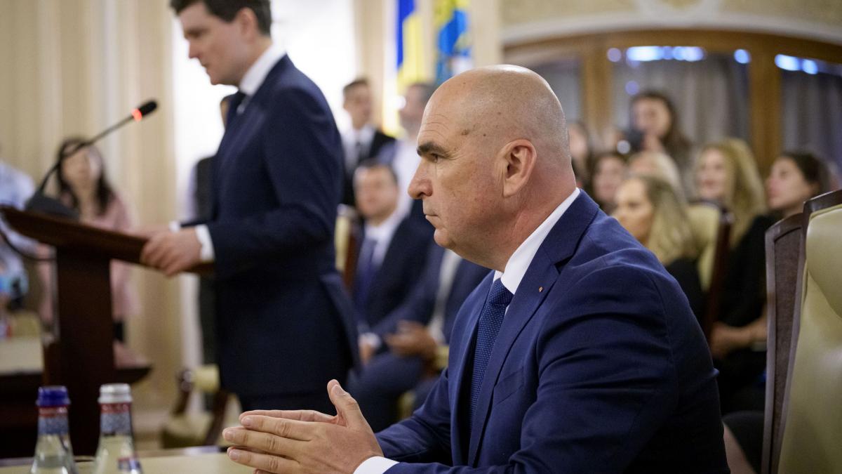 culisele negocierilor pentru guvernul bolojan cum au plecat liderii usr suparati din sala si s au intors cu patru ministere