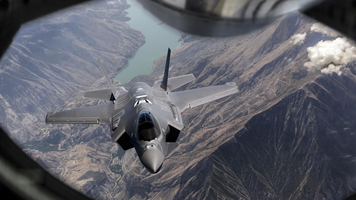 donald trump e pregatit sa atace iranul in 24 48 de ore cum ar putea evita khamenei implicarea sua in razboi