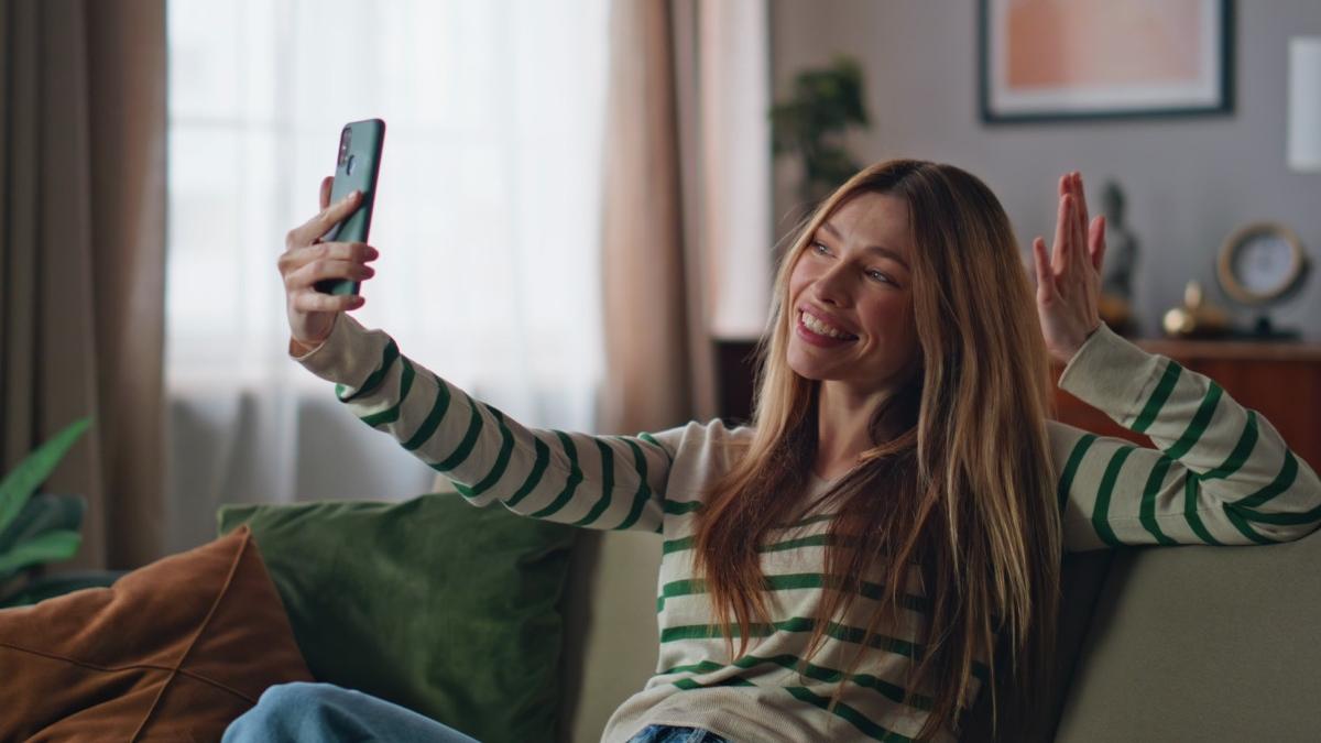 o influencerita din india si a reclamat sotul la politie pentru ca o obliga sa faca treburi casnice si nu mai avea timp de postari