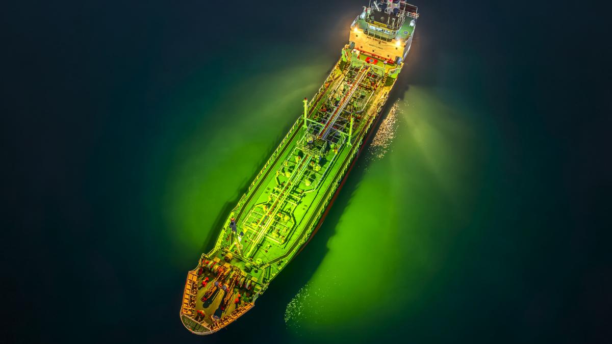 petrolierele care trec prin golful persic apar pe harti in mijlocul rusiei in zone rurale