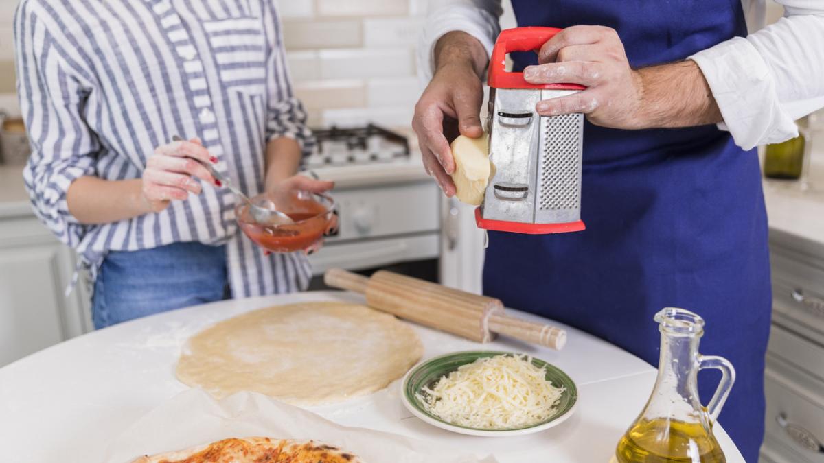 cum prepari pizza de vara cu blat din faina integrala si toppinguri fresh