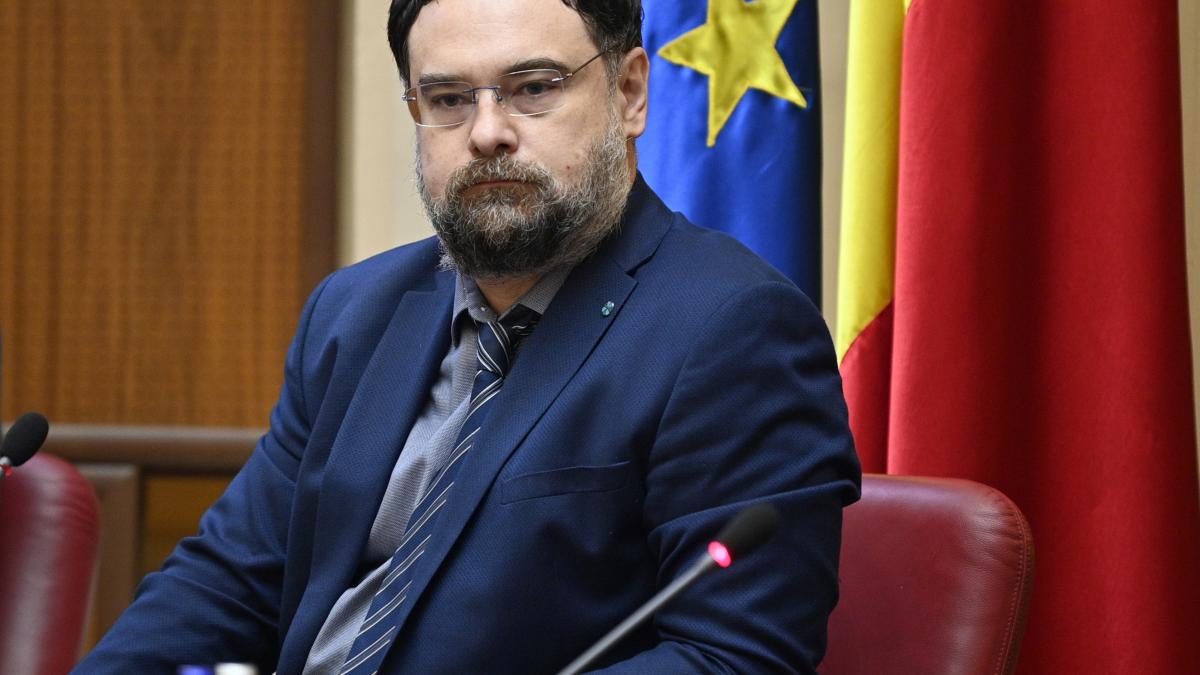 economistii avertizeaza romania ar putea intra in recesiune anul acesta din cauza deficitului bugetar si a incertitudinilor fiscale