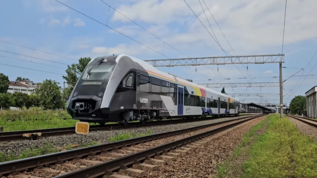 leon primul tren fabricat integral in romania in ultimii 80 de ani ajunge joi in gara de nord