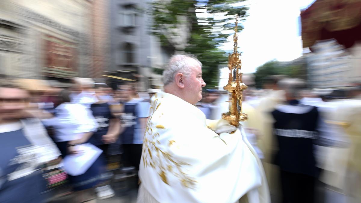 procesiunea cu preasfantul sacrament va avea loc duminica pe strazile din centrul bucurestiului traseul pelerinilor