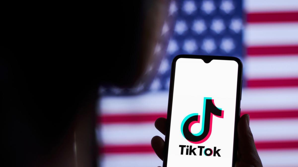 trump a salvat din nou tiktok termenul limita pentru vanzarea aplicatiei in sua a fost prelungit pentru a treia oara