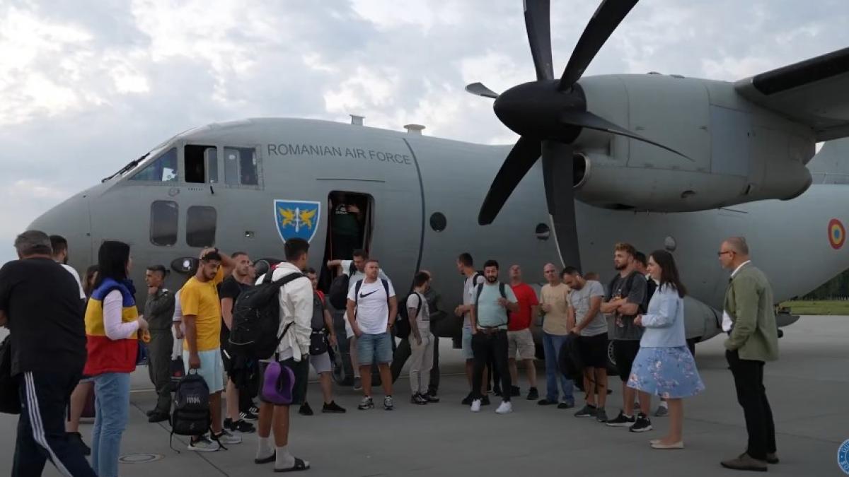 121 de romani au fost repatriati in siguranta din zona de conflict armat din orientul apropiat