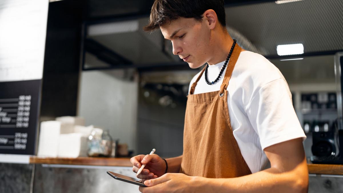 firmele care angajeaza elevi sau studenti in vacanta primesc bani de la stat ce suma se da pentru fiecare contract de munca