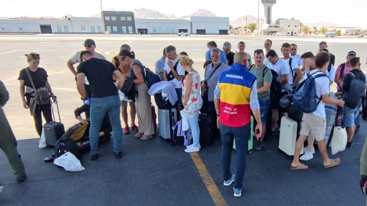 inca 37 de romani s au intors din orientul apropiat 158 de romani au fost evacuati pana acum