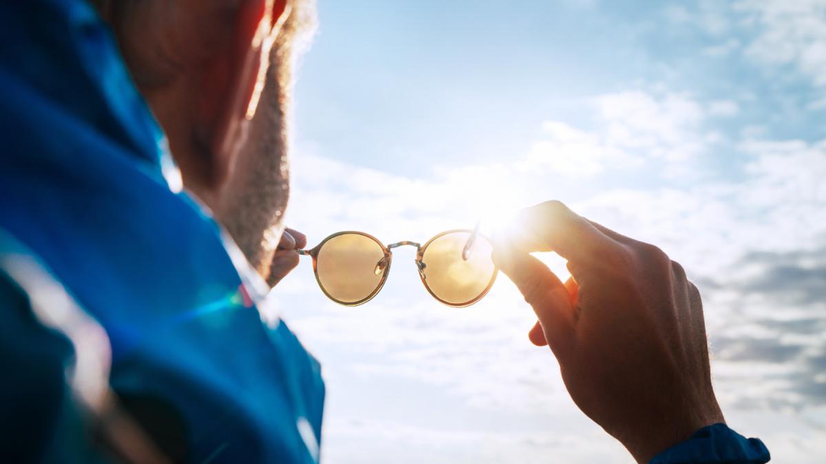 ochelarii de soare mai scumpi ne protejeaza mai bine ochii un expert demonteaza mitul cautati certificatele de pe rama