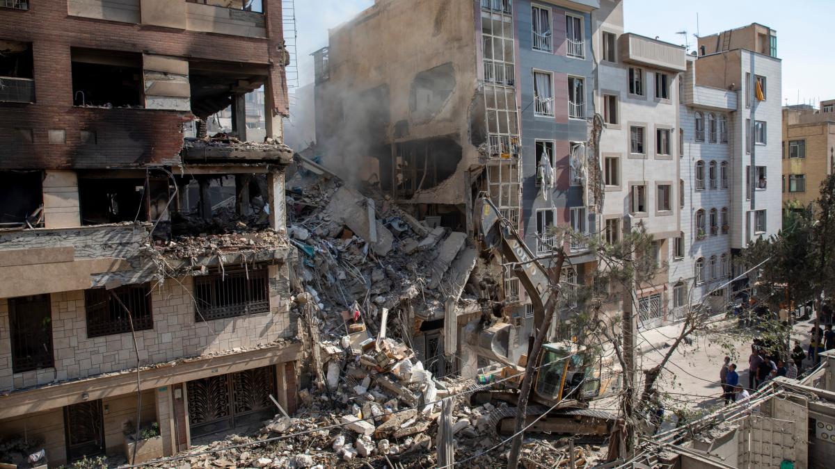 15 romani au fost scosi din iran prin turcia si adusi in siguranta in romania anuntul mae