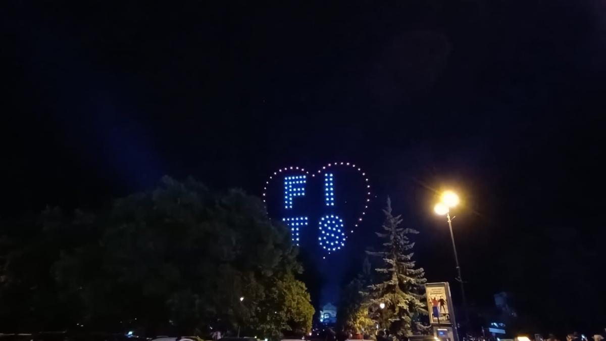 video fits a fost deschis cu un spectacol impresionat de drone in centrul sibiului