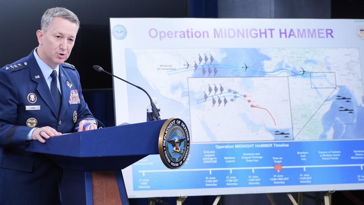 operatiunea midnight hammer dezvaluiri despre atacul sua asupra iranului bombardiere momeala si 16 bombe distrugatoare de buncare
