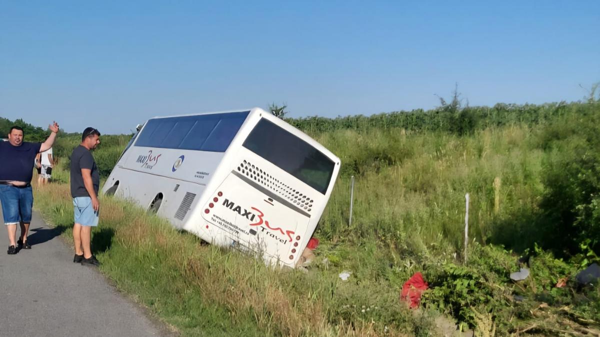 un autocar s a rasturnat pe autostrada soarelui in judetul calarasi a fost activat planul rosu de interventie
