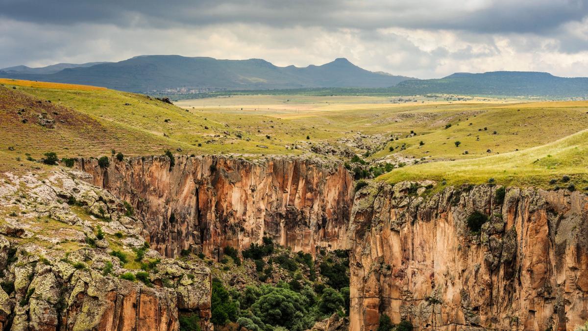 ciudatenie geologica sub platoul anatolian din turcia o forma circulara s a format si trage in jos an de an suprafata terestra