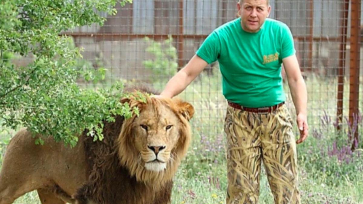 barbatul care a furat animale din parcurile zoologice din ucraina a fost acum atacat de un leu cine este oleg zubkov