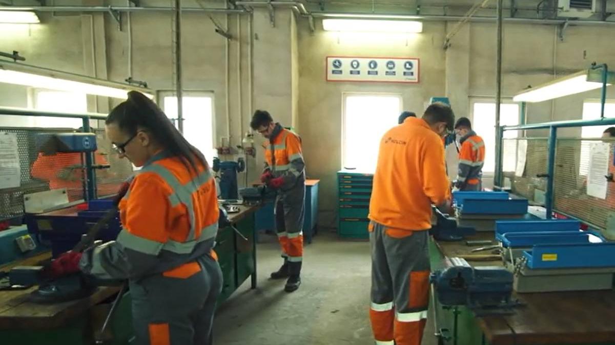 elevii şcolii tehnice holcim