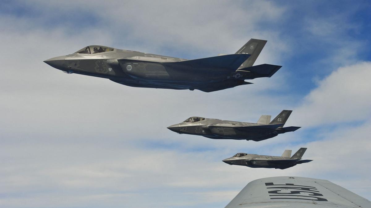 elvetia si sua se cearta pe pretul avioanelor f 35 trump cere elvetienilor peste 1 miliard de dolari in plus fata de pretul oficial