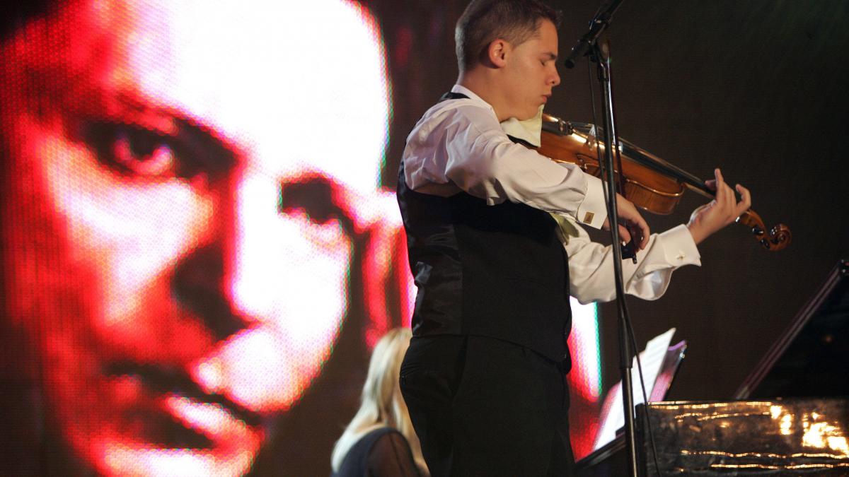 mii de artisti din zeci de tari vin in romania la festivalul george enescu ce surprize ii asteapta pe spectatori este ceva unic