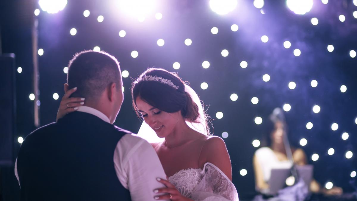 miri jefuiti de ospatar hotul a furat darul de nunta si a pierdut toti banii la jocuri de noroc