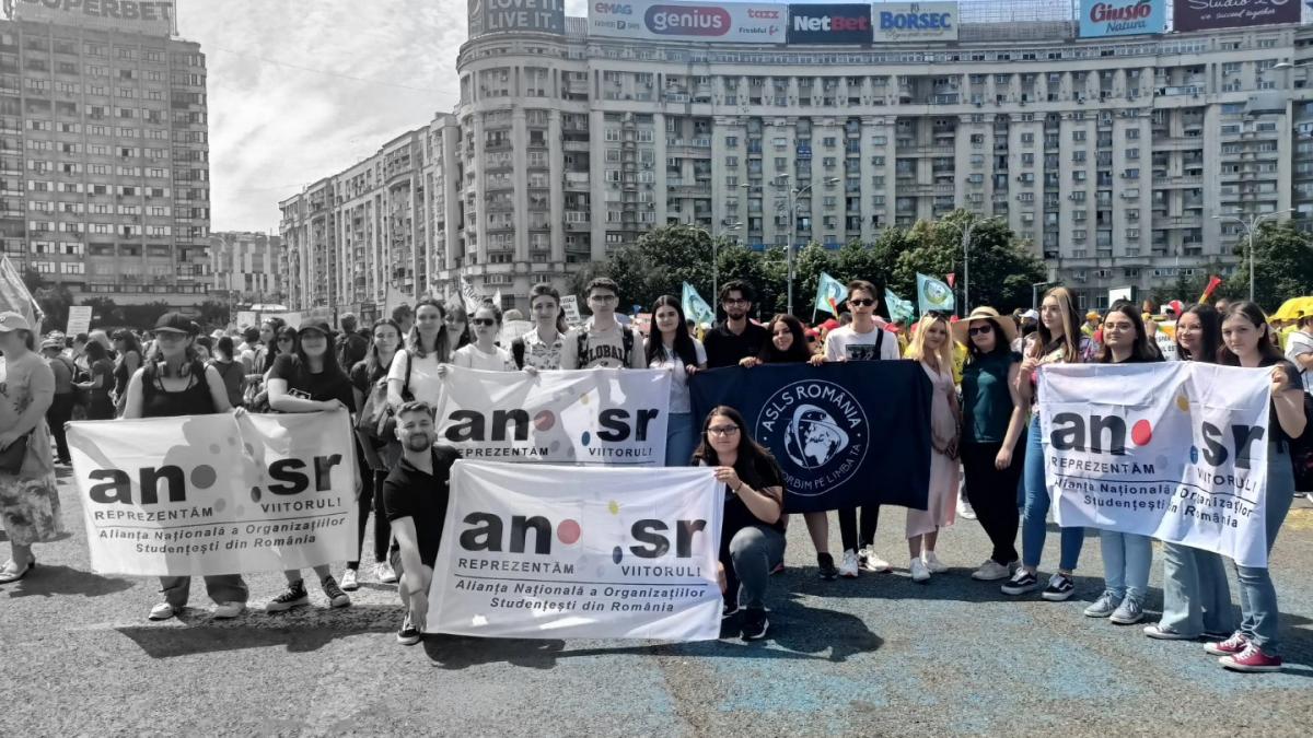 studentii ies in strada nu va atingeti de burse proteste anuntate la guvern si in centrele universitare