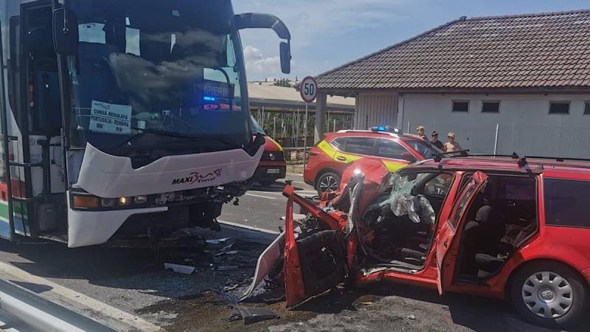 tragedie in bihor un copil de 5 ani si a pierdut ambii parinti intr un accident masina condusa de tatal sau s a izbit de un autocar