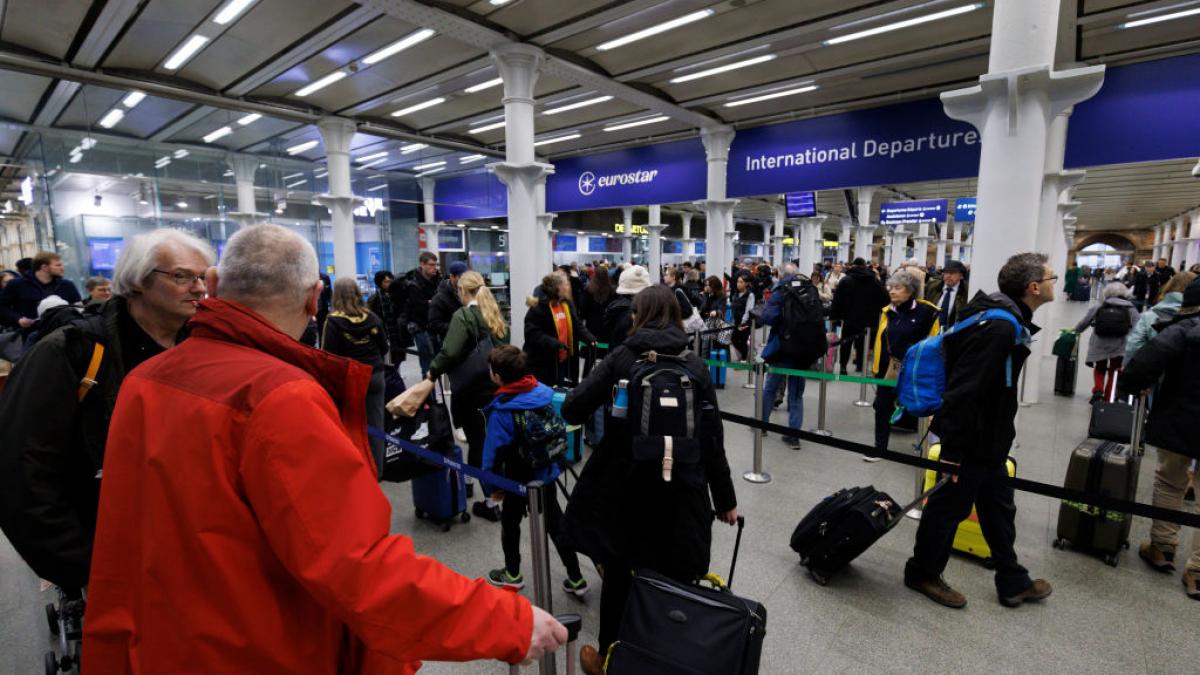 trenurile eurostar au intarzieri uriase dupa ce 600 de metri de cabluri au fost furate in franta pe linia de mare viteza