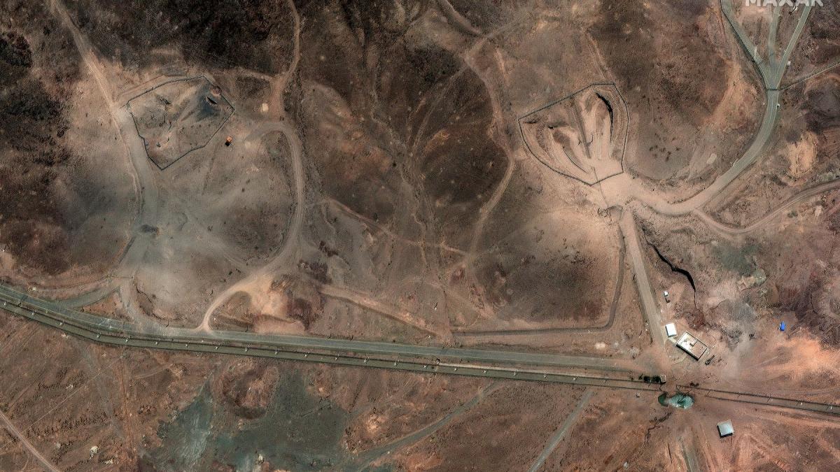 trump inisista ca atacul din iran a fost devastator credem ca tot uraniul e ingropat acolo jos ce arata noile imagini din satelit