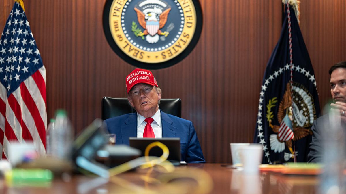Trump cu șapcă MAGA