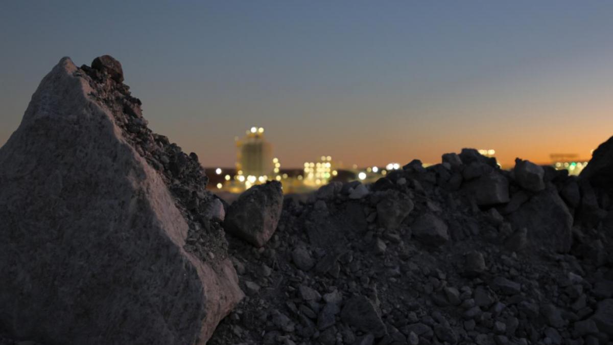 china isi urmareste expertii in metalele rare si le ia chiar si pasapoartele