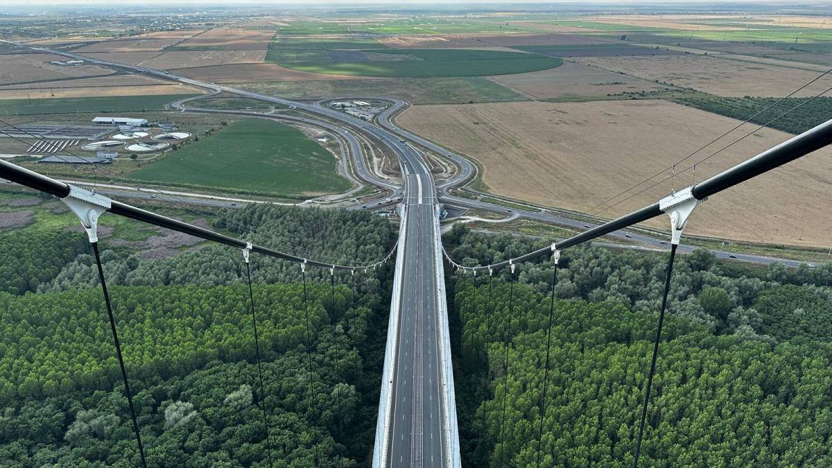 drumurile care fac legatura cu podul de la braila se deschid vineri la 2 ani de cand podul a fost inaugurat