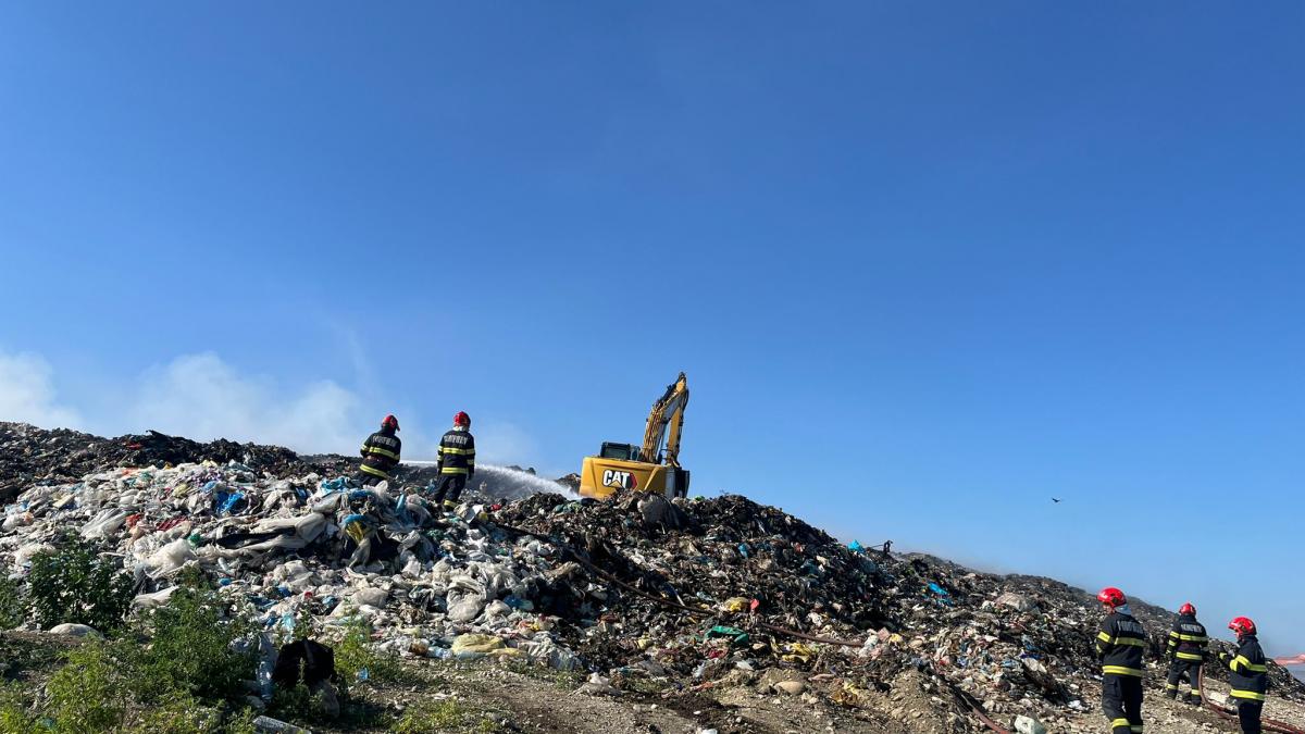 groapa de gunoi din aninoasa unde a fost un incendiu puternic era de doua ori mai plina decat se autorizase si fusese inchisa