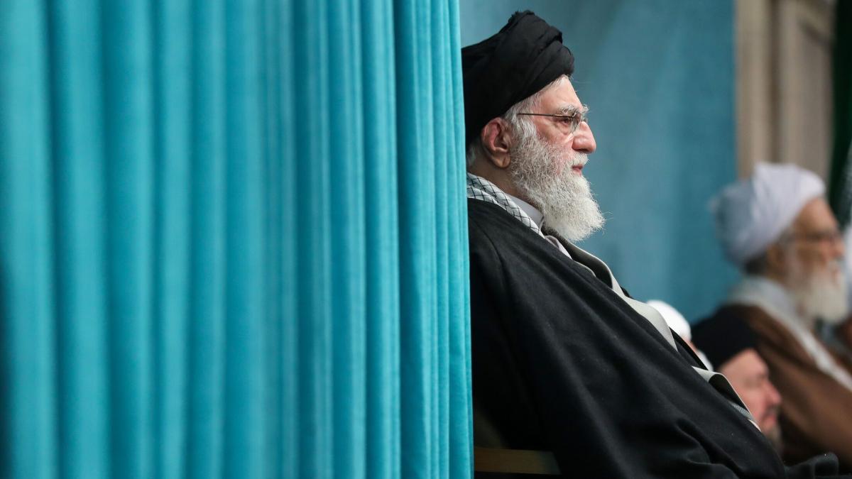 pare inceputul sfarsitului cand va iesi din buncar ayatollahul khamenei va gasi o natiune cu totul diferita