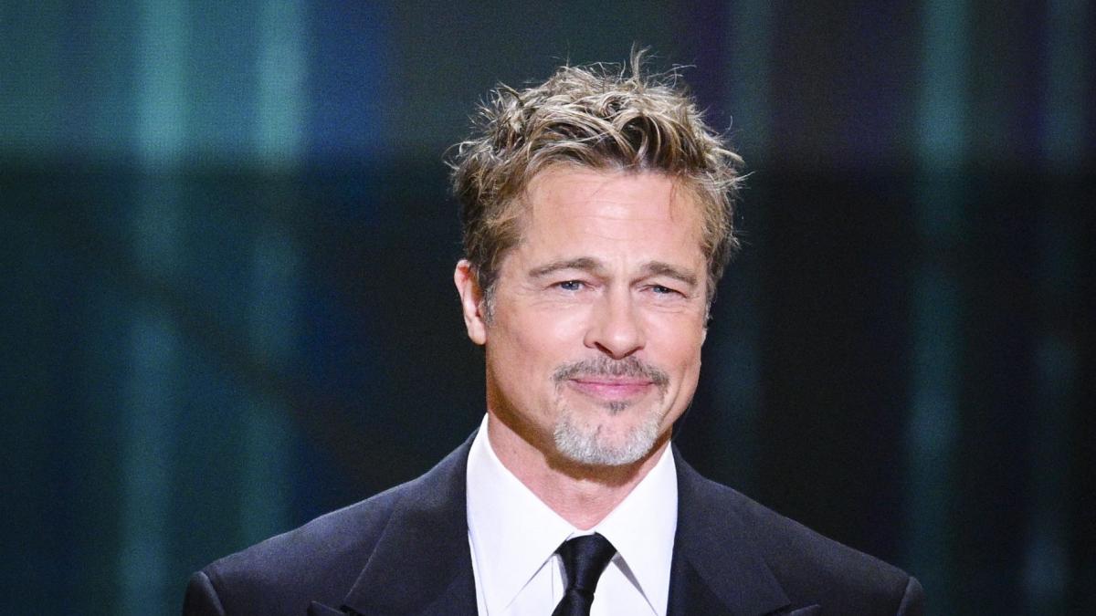 brad pitt a fost jefuit hotii s au urcat pe gard au intrat pe geam si au furat mai multe lucruri din casa lui din los angeles