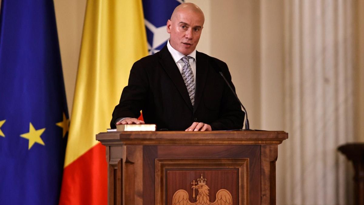 ministrul culturii taierea sporurilor la gramada e la fel de nedreapta ca acordarea lor pe banda rulanta