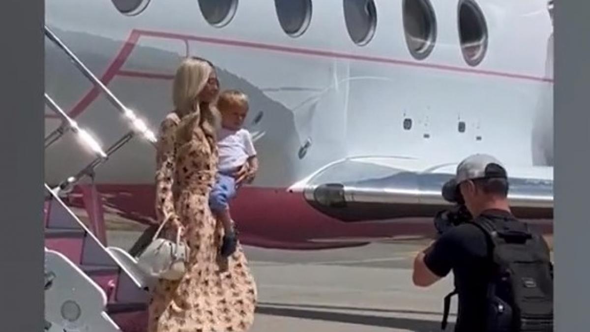 paris hilton a aterizat la craiova insotita de fiul sau maine seara va fi pe scena festivalului intencity