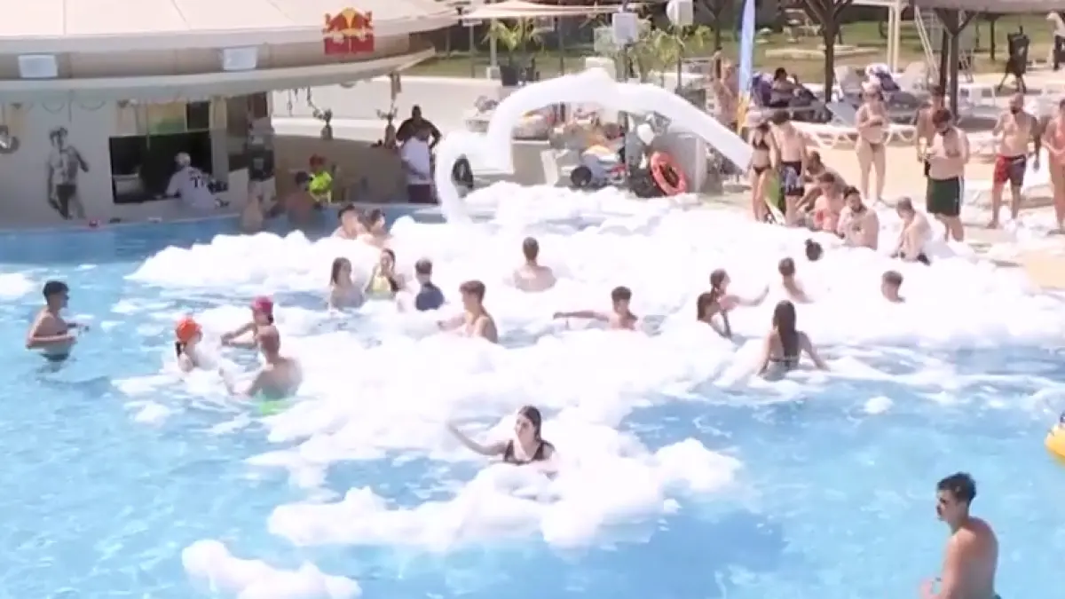 s a dat startul celei de a patra editii a festivalului intencity evenimentul a inceput cu o spuma party la water park ul din craiova