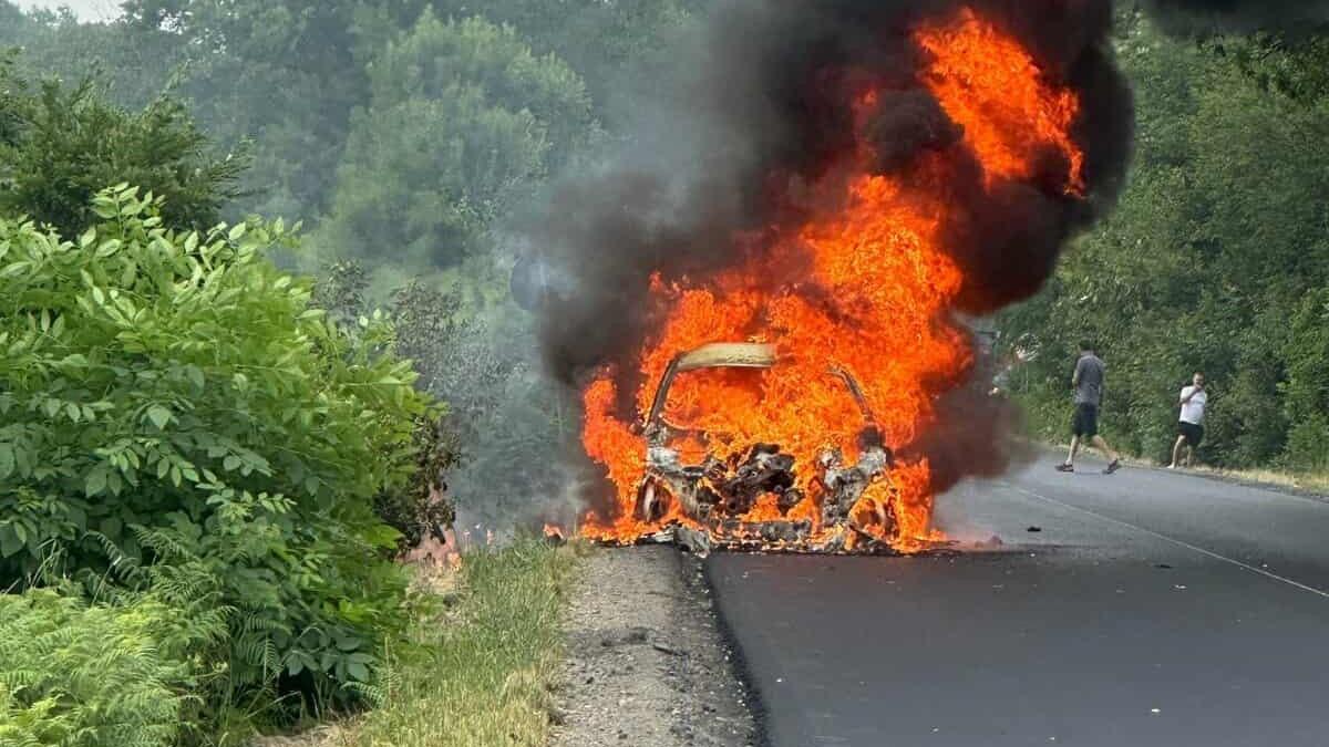 un bmw de 11 000 de euro a ars ca o torta pe dn58 soferul care a scapat la limita de abia cumparase masina