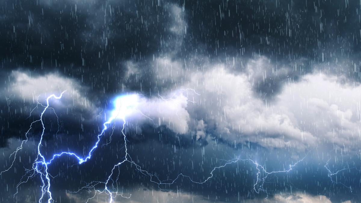 avertizare imediata de la anm cod galben de ploi vijelii si descarcari electrice in mai multe judete