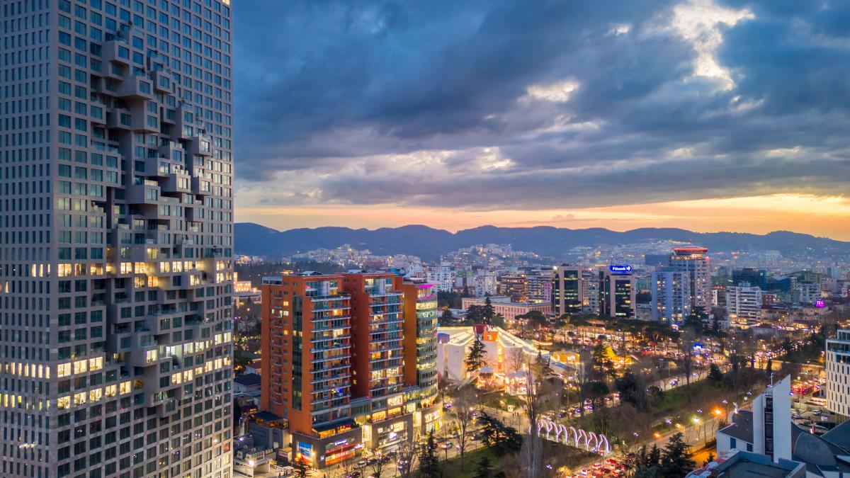 cum se transforma una dintre cele mai sarace capitale din europa in new york ul din balcani planul indraznet al albaniei