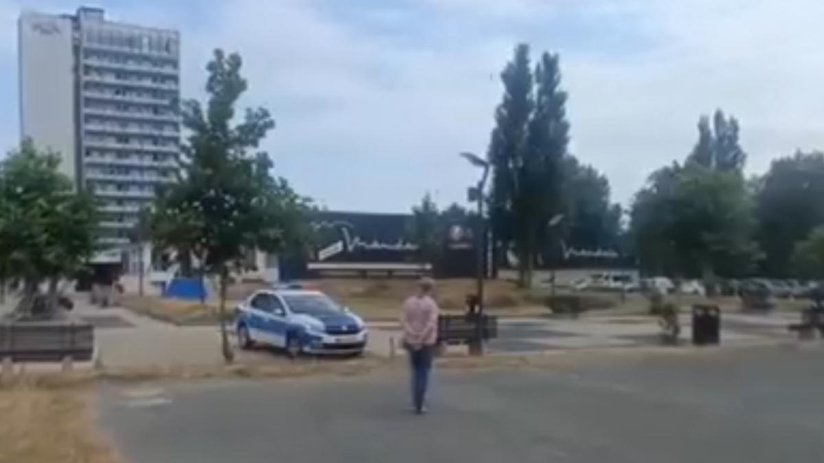 foc de arma tras pe o plaja din mamaia un barbat s a ranit in timp ce fugea de un agent de paza
