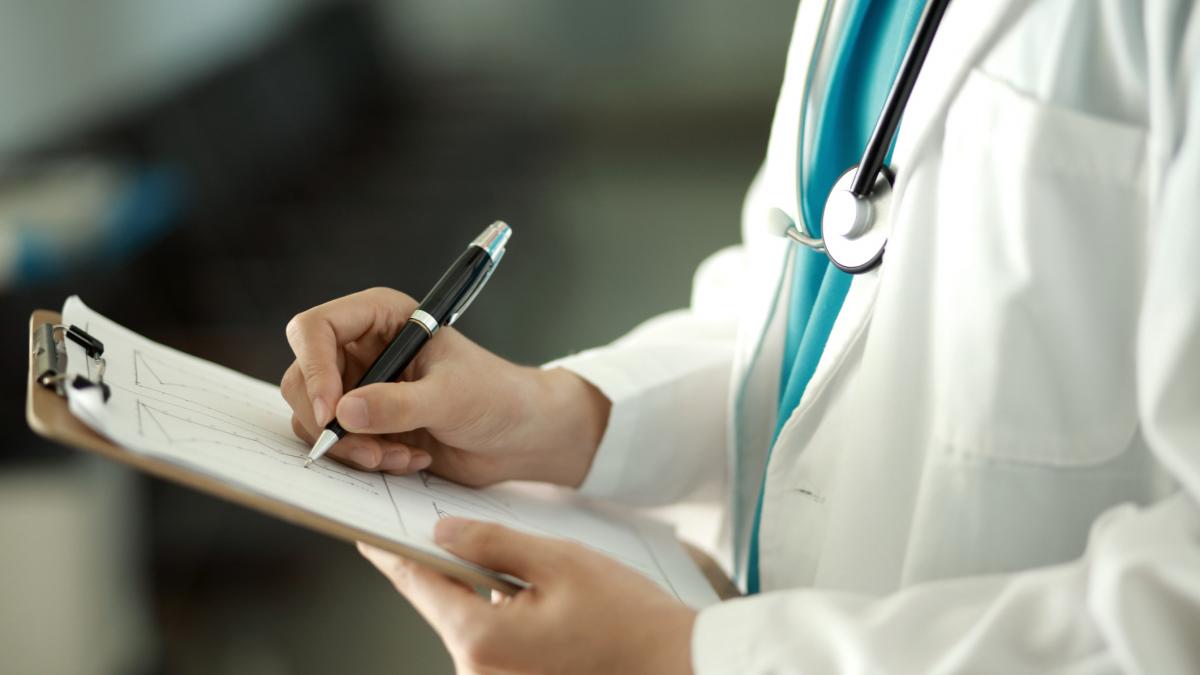 medicii din spitalele publice nu vor mai avea voie sa lucreze la clinici private in timpul programului ce spune ministrul sanatatii