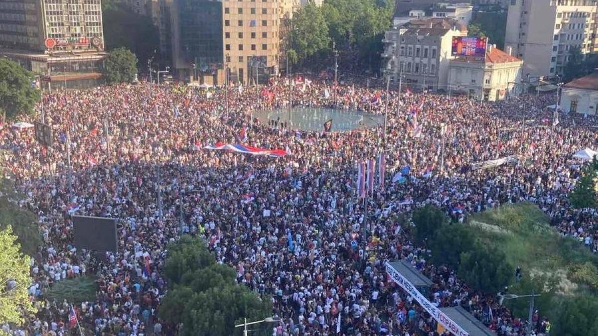 un nou protest masiv in serbia peste 140 000 de oameni au iesit in strada si au cerut alegeri anticipate nu ne vom opri