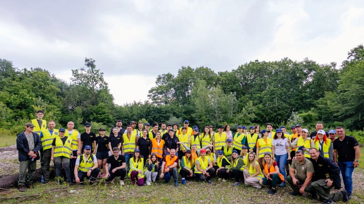 gesturi simple care conteaza pentru un viitor mai bun peste 15 tone de deseuri colectate in cadrul campaniei de ecologizare a bat