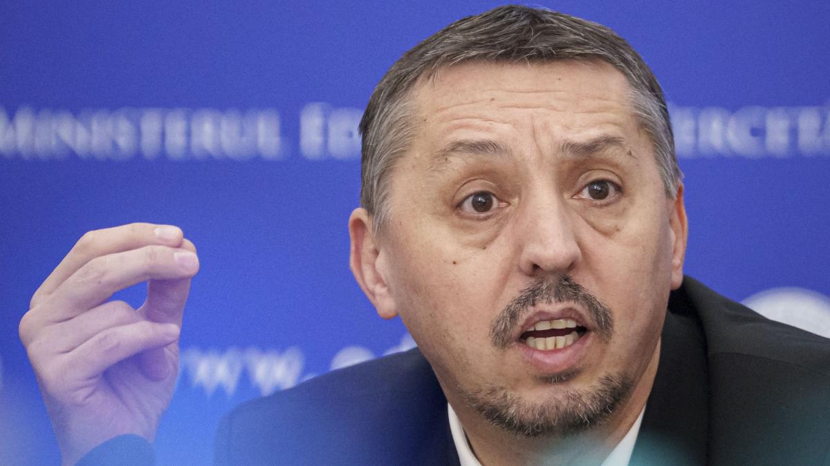 ministrul educatiei le raspunde studentilor revoltati de taierea burselor ii inteleg dar nu mai avem bani