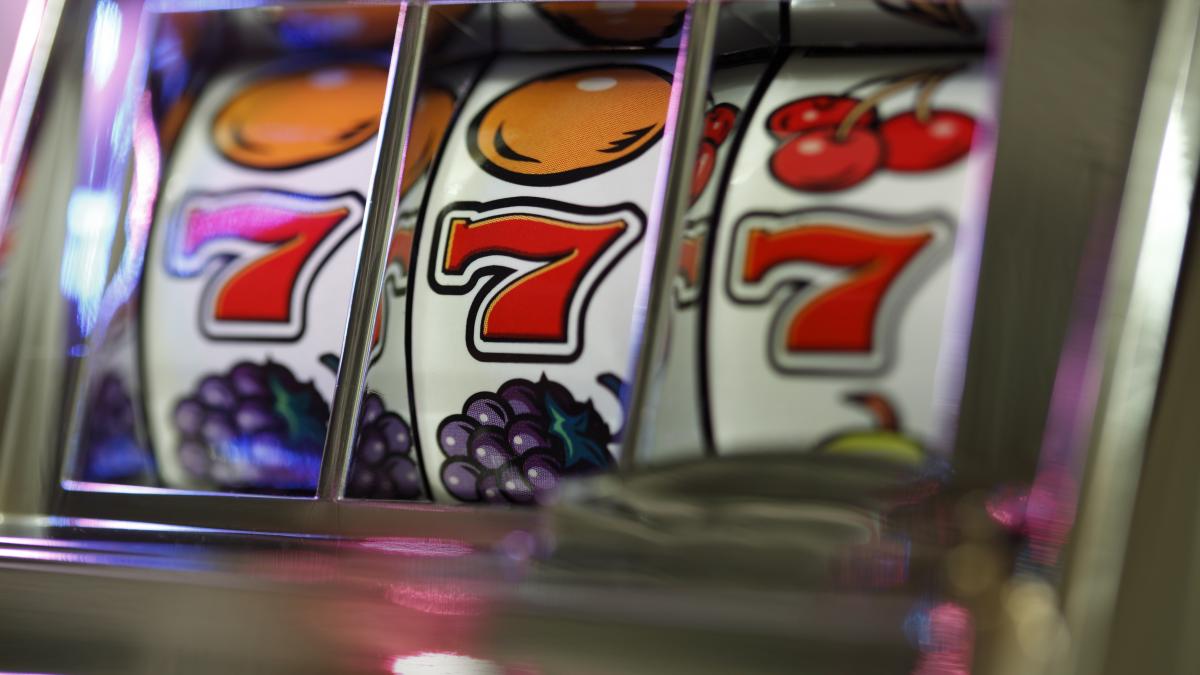 romanii pot raporta jocurile de noroc ilegale direct pe whatsapp ce trebuie sa faci